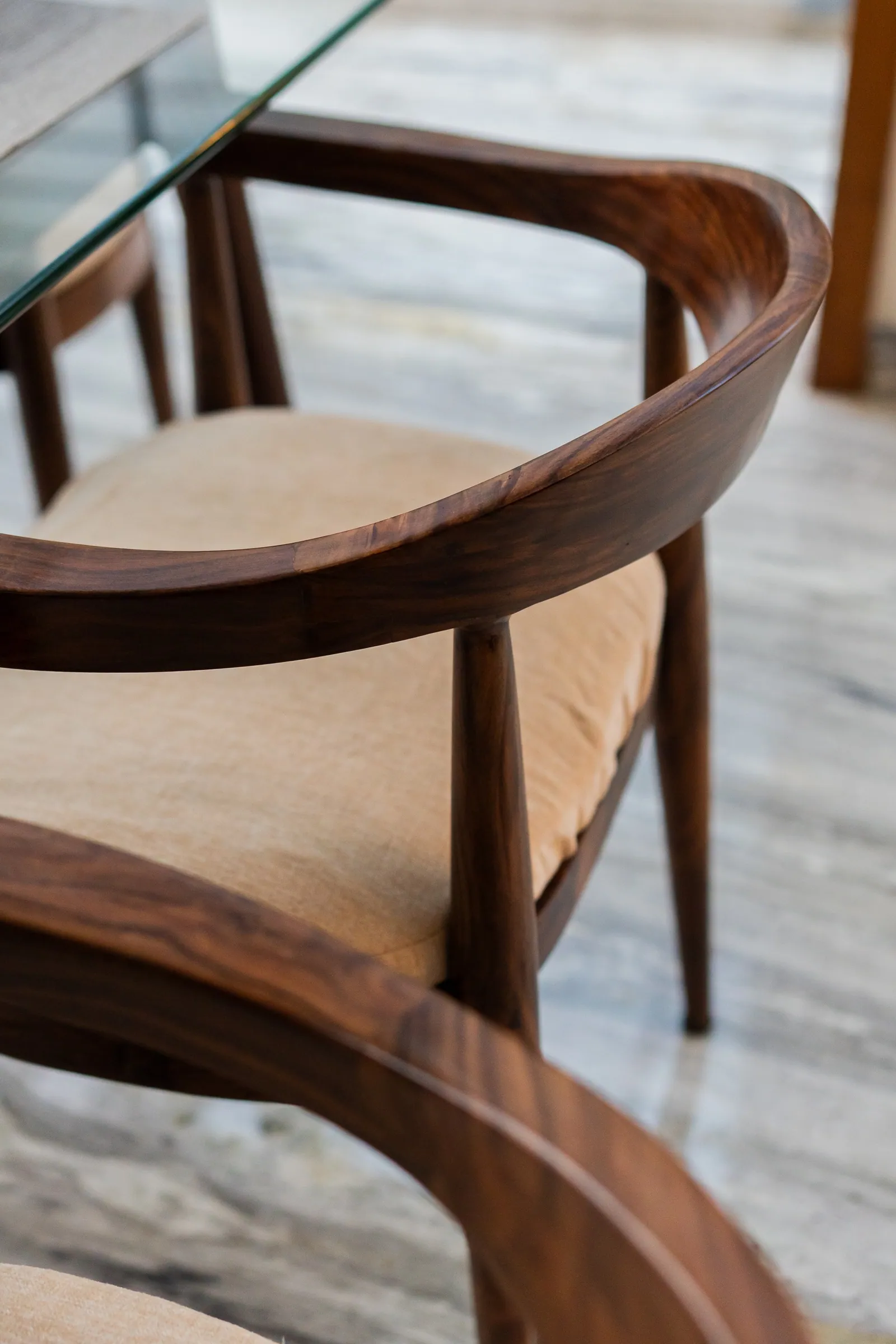 Dining chair in solid timber